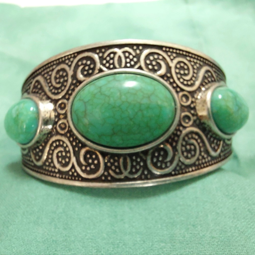 Bracelet-Vintage silver tone and green Turquoise color stones. C